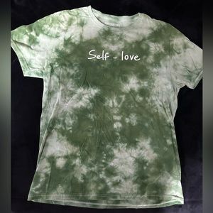 large green men’s t- shirt